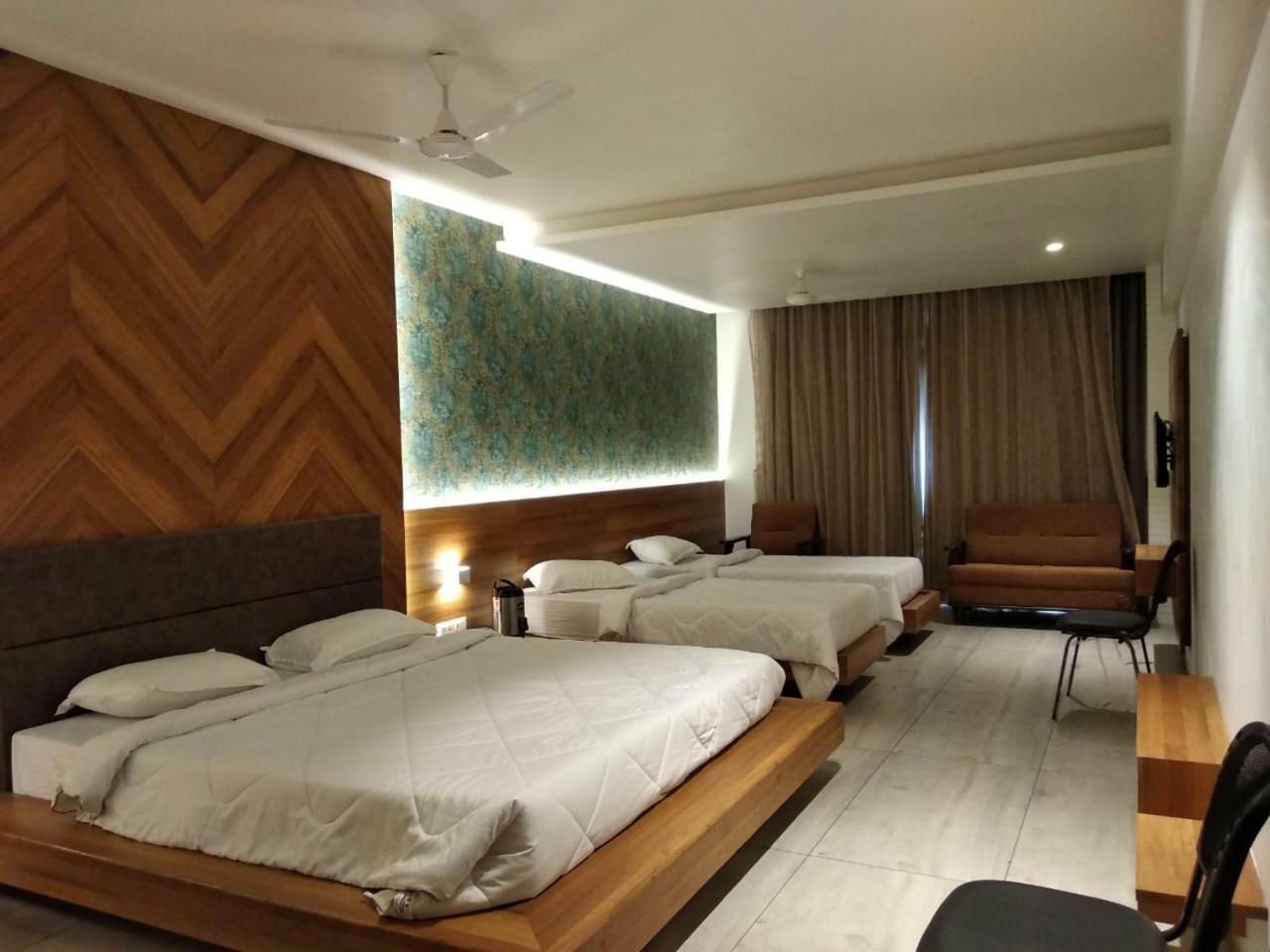 The Bliss Hotel Somnāth Buitenkant foto